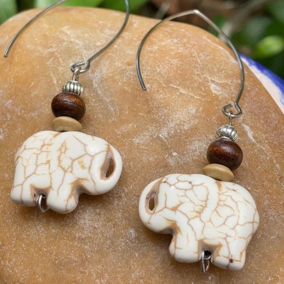 Boho Rustic White howlite stone Elephant earrings - Picture 8 of 10